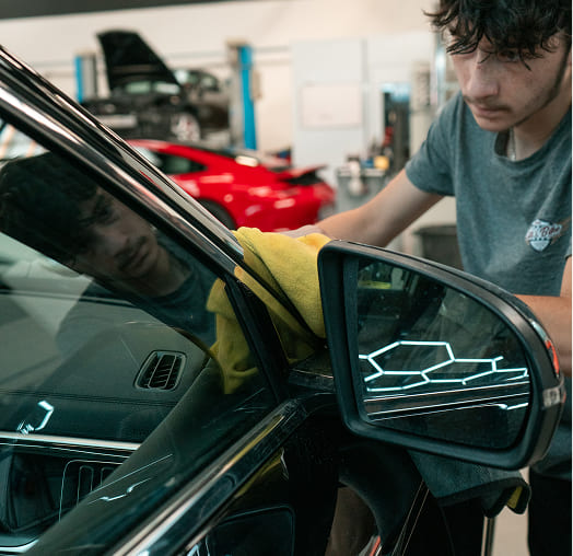 Atelier carrosserie spécialisé véhicules haut de gamme (Audi, BMW, Mercedes, Porsche)